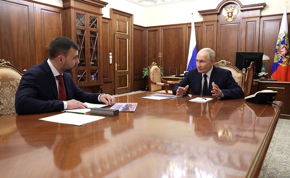 Владимир Путин и Денис Пушилин обсудили вопросы социально-экономического развития ДНР
