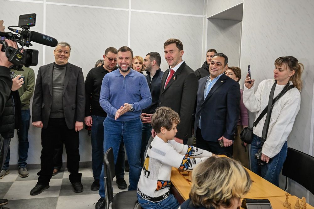 Денис Пушилин и Сергей Карякин открыли школу по шахматам и шашкам