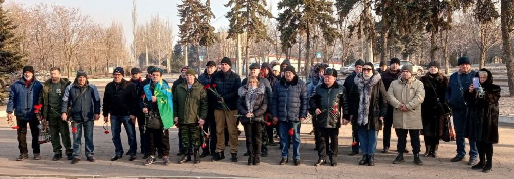Наталья Бегуненко: В Петровском районе г. Донецка прошла церемония возложения цветов к памятнику«Воинам-интернационалистам», посвященная Дню вывода советских войск из Афганистана