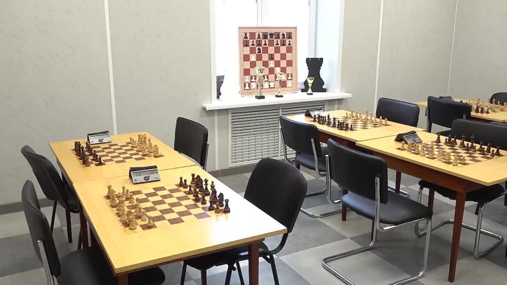 Денис Пушилин: Вместе с многократным чемпионом мира, гроссмейстером Сергеем Карякиным открыли спортивную школу по шахматам и шашкам в Донецке