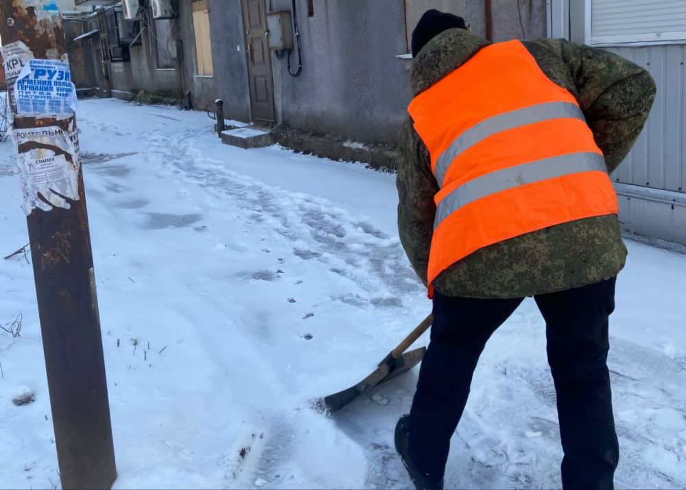 Иван Адамец: Коммунальными предприятиями района на протяжении всего дня проводились мероприятия по ручной очистке и посыпке противогололедным материалом