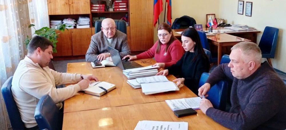 Наталья Бегуненко: Сегодня, 17 февраля, первый заместитель руководителя Управы Петровского внутригородского района Администрации городского округа Донецк Плахутин Юрий Иванович провёл заседание комиссии по установлению...