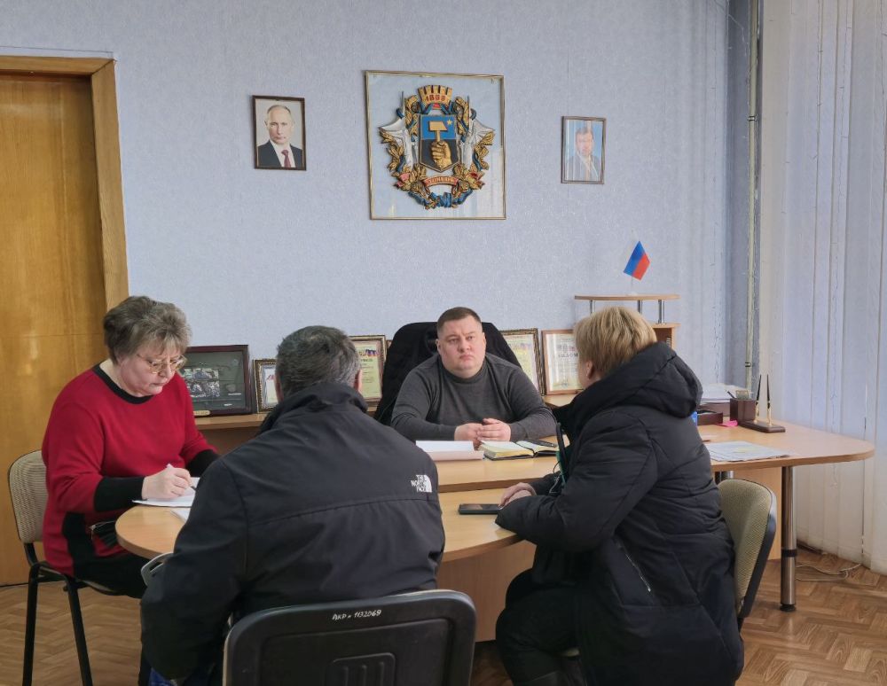 В понедельник, 17 февраля, руководитель Управы Куйбышевского внутригородского района Администрации городского округа Донецк Иван Адамец провел прием граждан
