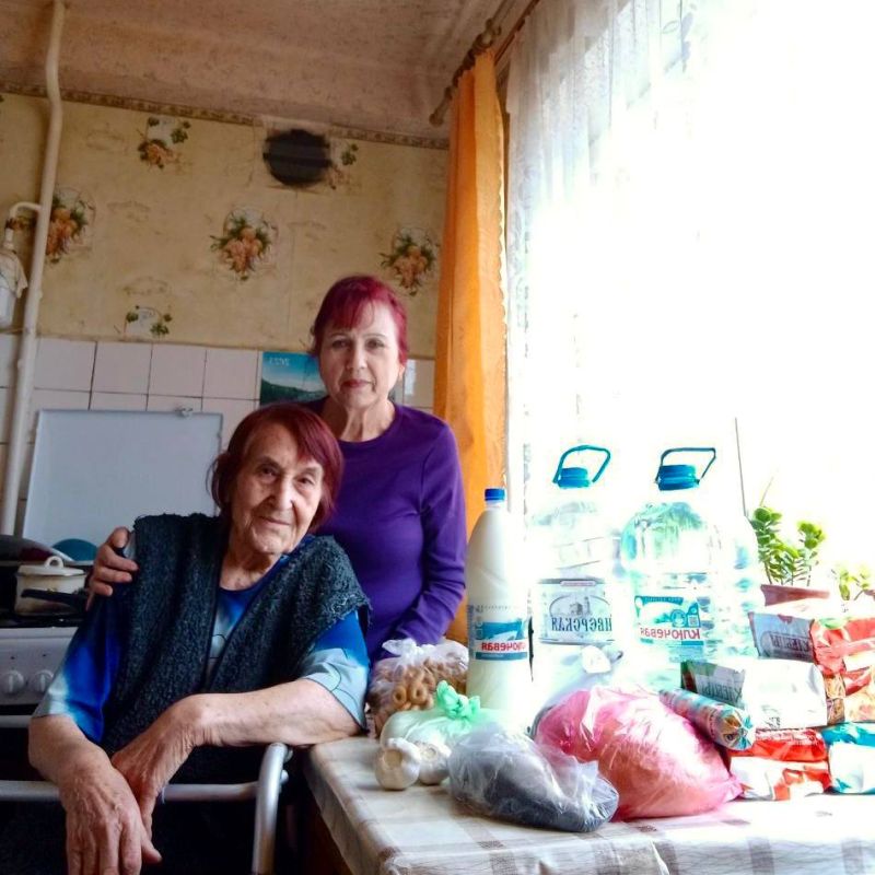 Михаил Меренков: В Буденновском внутригородском районе продолжается акция «Эстафета добра», которая направлена на помощь пожилым, маломобильным гражданам, оказавшимся в сложной ситуации из-за отсутствия водоснабжения