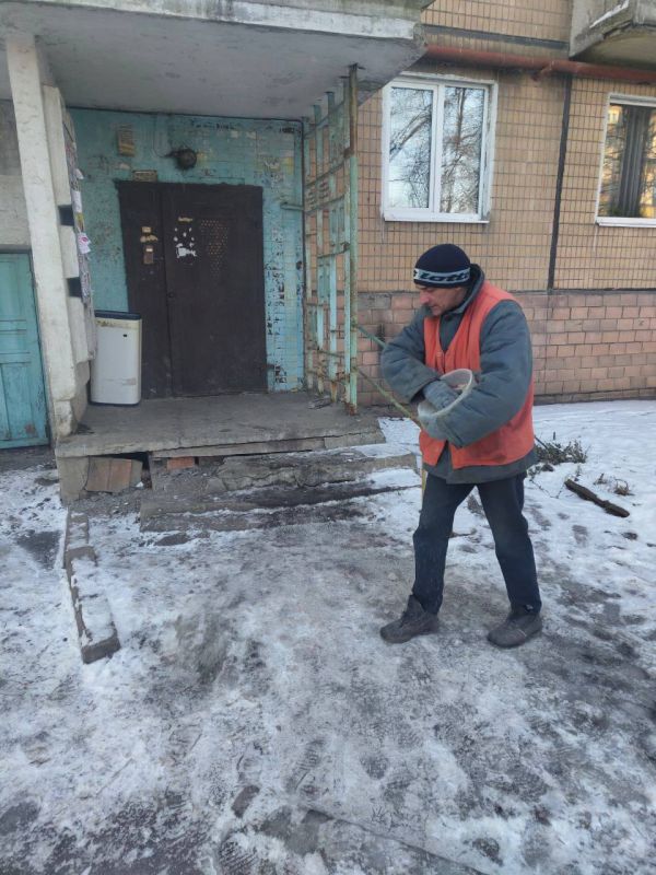Елена Рязанцева: Сегодня, 19.02.2025 года, силами сотрудников жилищно-коммунальных предприятий Пролетарского внутригородского района г. Донецка были выполнены следующие работы: