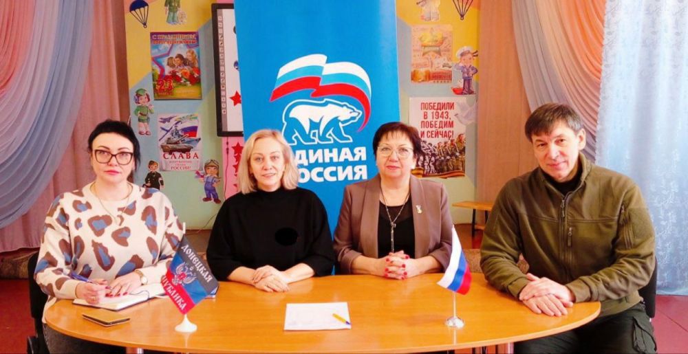 Наталья Бегуненко: В четверг, 20 февраля, руководитель Управы Петровского внутригородского района Администрации городского округа Донецк Наталья Ивановна Бегуненко провела встречу с трудовым коллективом ГКДОУ «Детский сад...