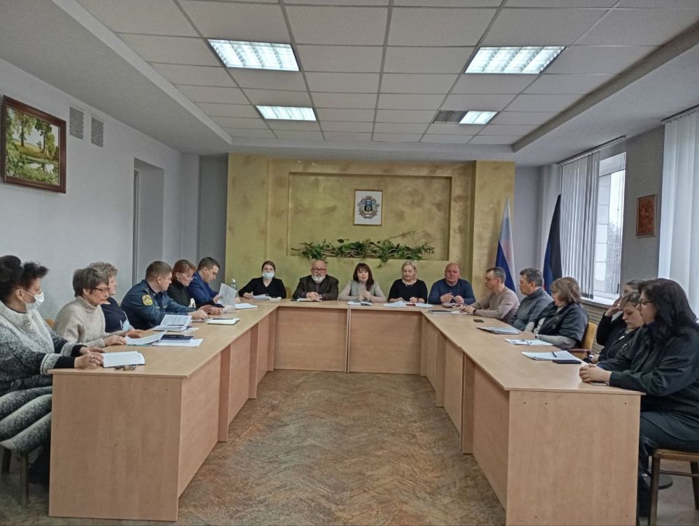 Елена Синецкая: Сегодня, 5 марта, провела аппаратное совещание в Управе Калининского внутригородского района Администрации городского округа Донецк