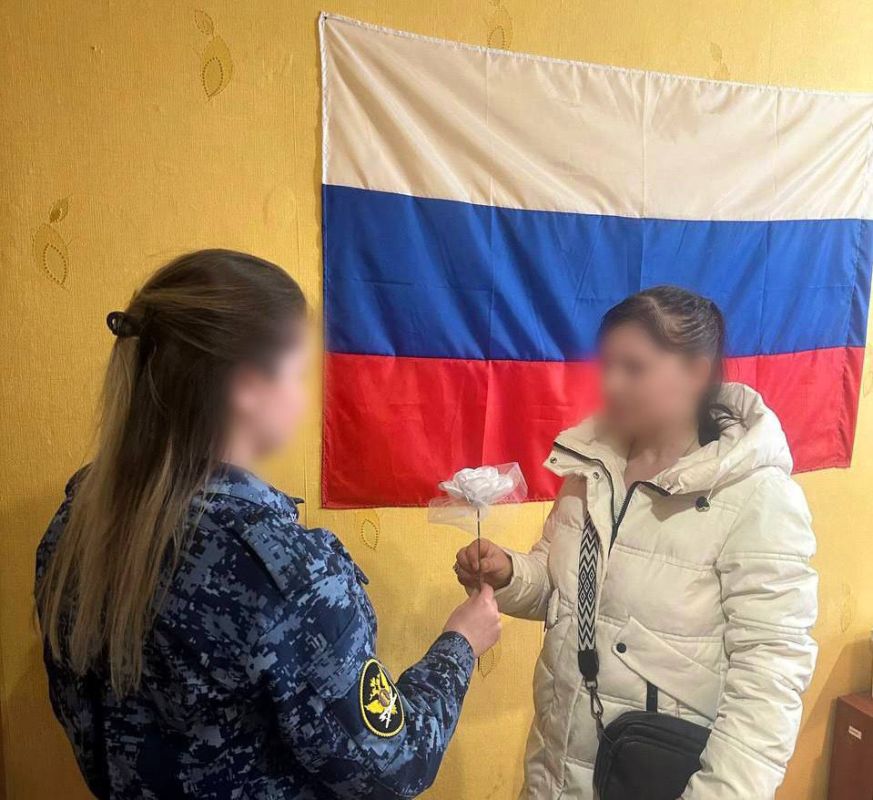 Сотрудники ОИН поздравили подучетных с приближающимся праздником 8 Марта