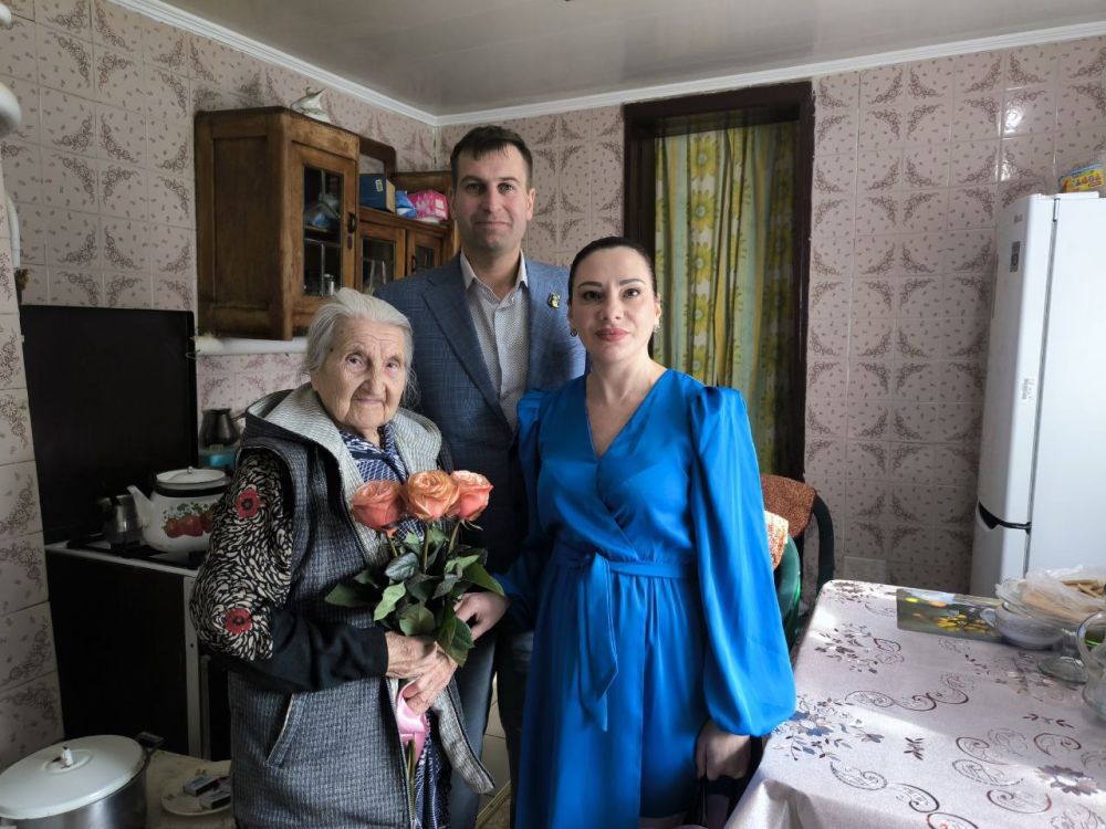 Сегодня, 5 марта, в преддверии прекрасного праздника – Международного женского дня 8 марта, руководитель Управы Ленинского внутригородского района Татьяна Темникова, депутат Донецкого городского совета Кирилл Рыбаков и...