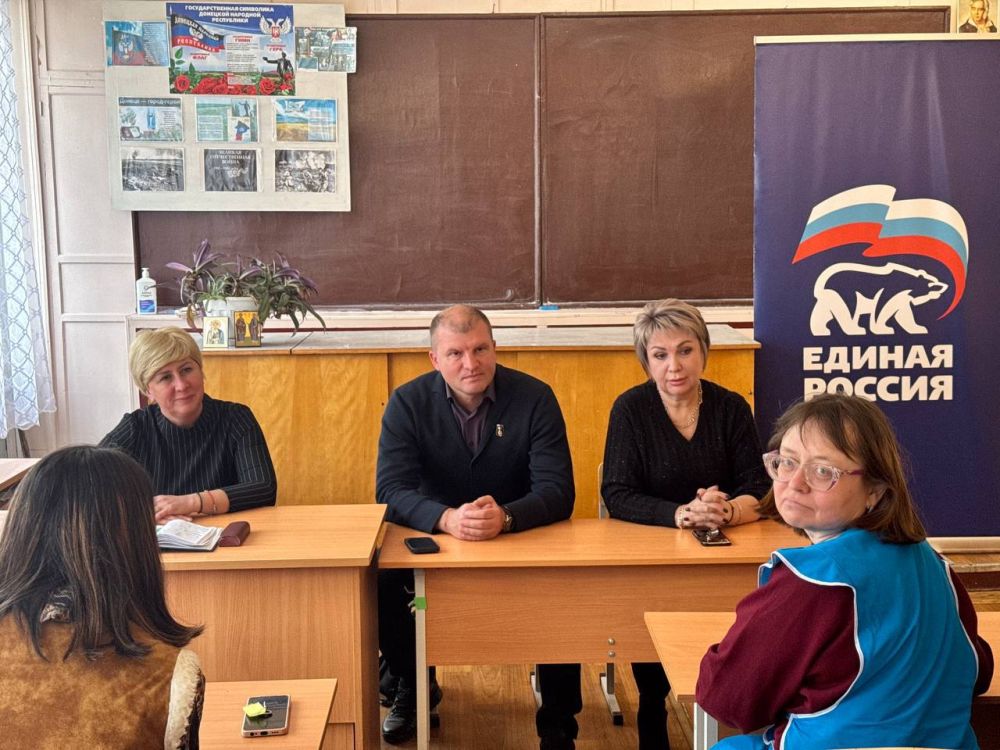 Елена Рязанцева: Сегодня в Пролетарском районе прошла встреча руководителя Управы Пролетарского внутригородского района Администрации городского округа Донецк Елены Рязанцевой с трудовым коллективом Государственного...