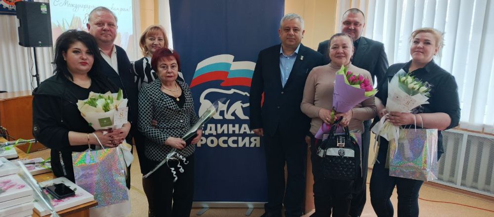 Юрий Будрин: Руководитель Управы Кировского внутригородского района Администрации городского округа Донецк ДНР Алексей Дмитрюк совместно с депутатами Нородного совета ДНР Михаилом Рымарем и Александром Черниковым, депутатами...