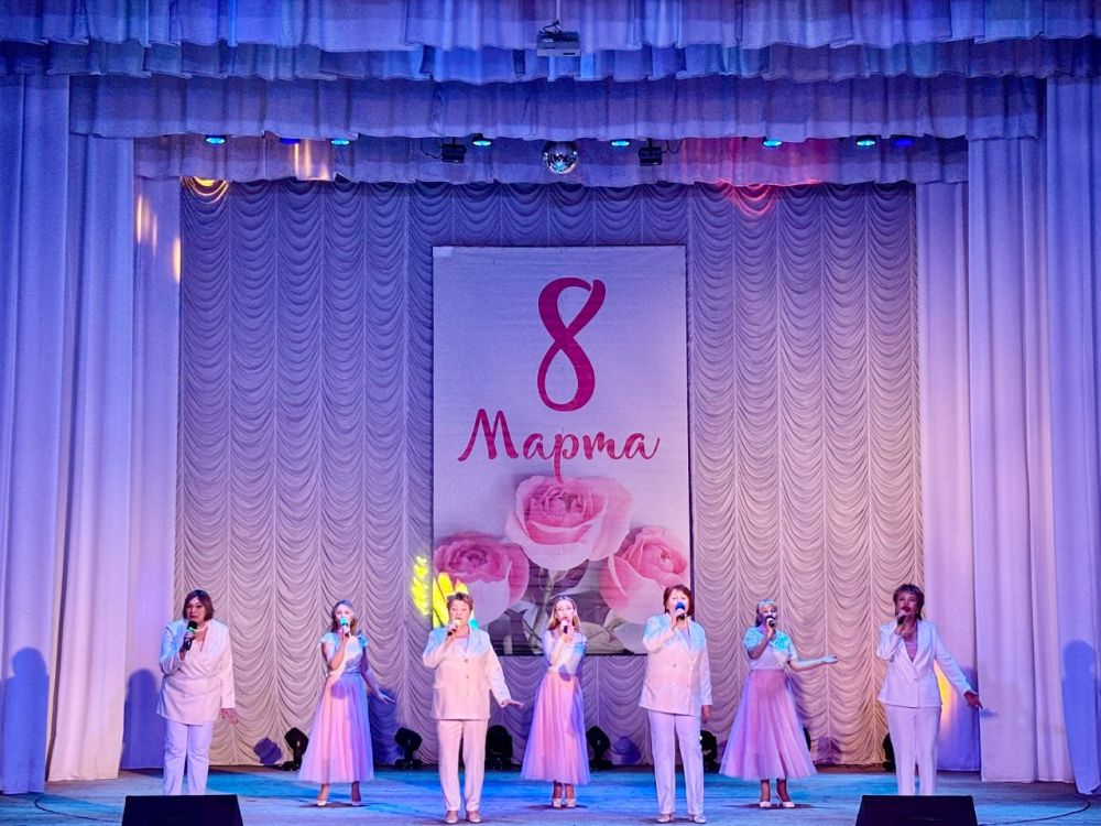 Юрий Будрин: В МБУ "Дворец культуры им. И. Франко г. Донецка" состоялся праздничный концерт «Открытка для любимых мам»! Весеннее настроение для любимых женщин дарили творческие коллективы.Дорогие и любимые,хотим пожелать...