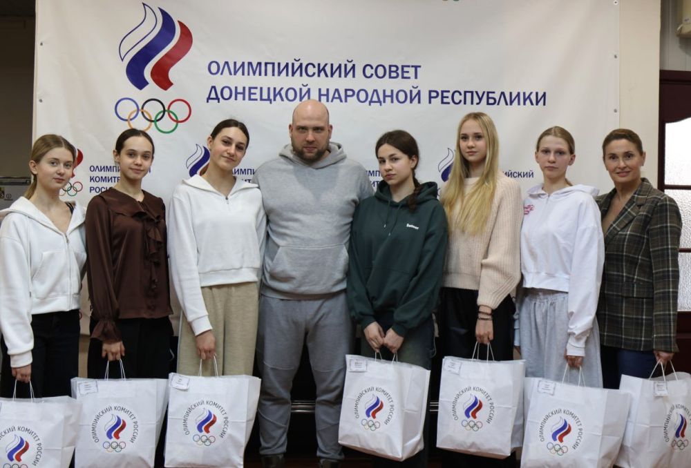 Олимпийский совет Донецкой Народной Республики вручил форму спортсменам