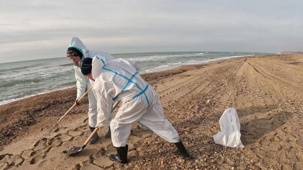 В Анапе проходит период ликвидации последствий разлива мазута!