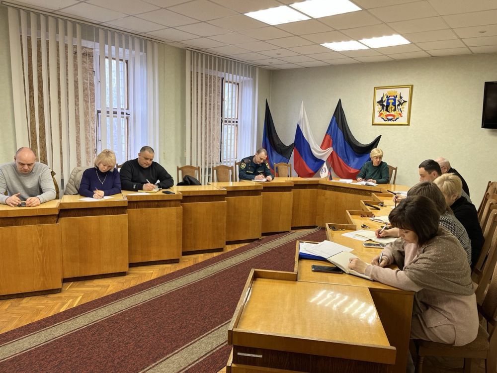 В Пролетарском районе г. Донецка прошло аппаратное совещание с участием руководителей жилищно-коммунальных предприятий, организаций, служб, представителя Филиала Государственного Фонда поддержки участников специальной...