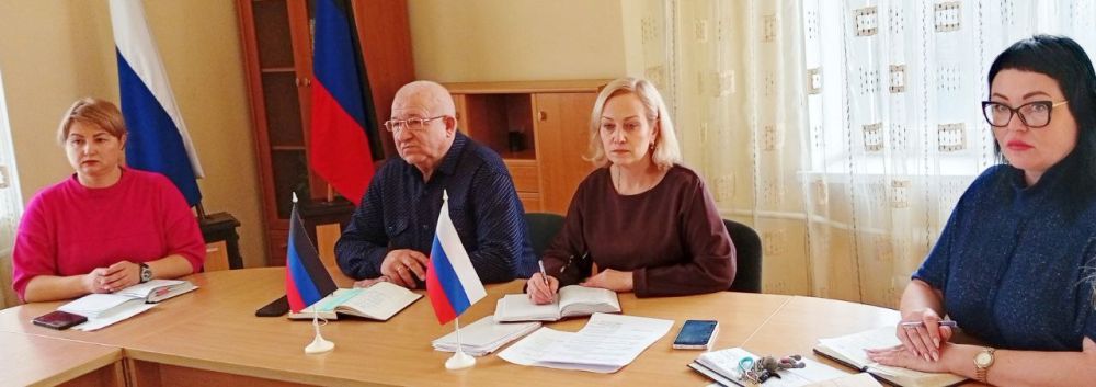 Наталья Бегуненко: Сегодня, 12 марта, руководитель Управы Петровского внутригородского района Администрации городского округа Донецк Бегуненко Наталья провела еженедельное аппаратное совещание