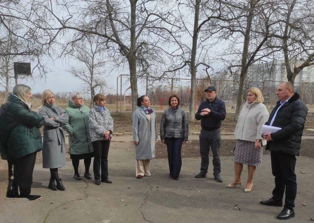 Михаил Меренков: Сегодня состоялась встреча с трудовым коллективом ГБОУ «Профильная гимназия № 122 городского округа Донецк» и жителями района