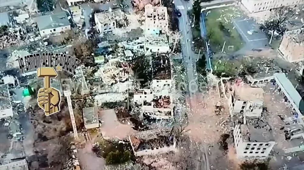 Российский флаг поднят у администрации Суджи, центр города возвращен под контроль ВС России