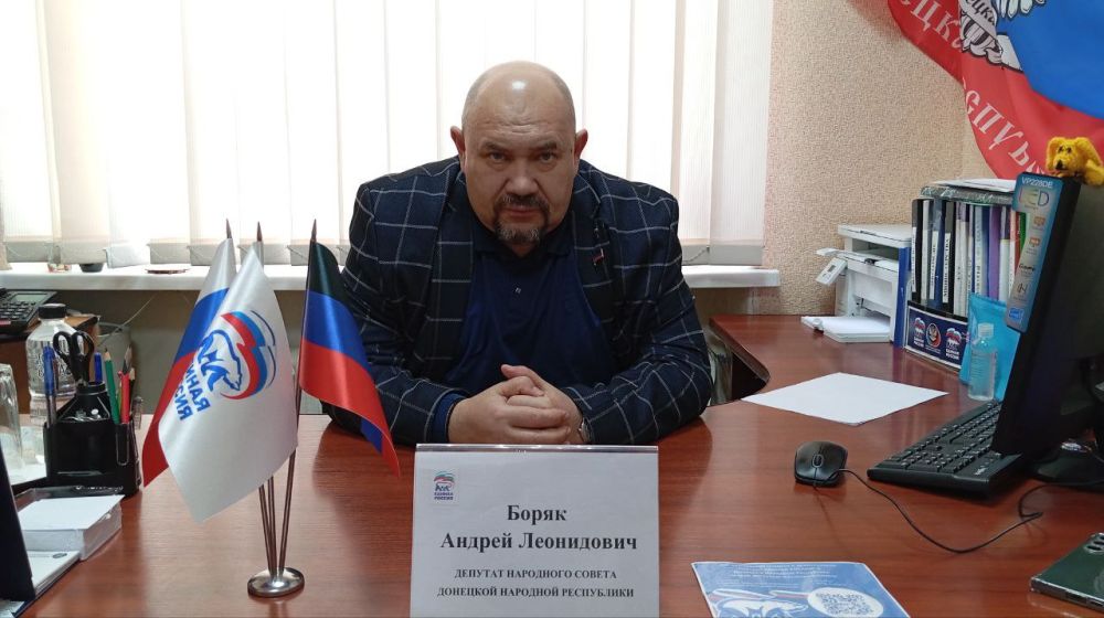 Елена Синецкая: Сегодня, 12 марта, депутаты Народного Совета Донецкой Народной Республики Елена Шишкина и Андрей Боряк провели приемы граждан в рамках работы общественной приемной Всероссийской политической партии «Единая...