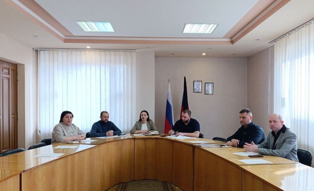 Сегодня, 12 марта, руководитель Управы Ленинского внутригородского района Администрации городского округа Донецк Татьяна Темникова провела расширенное аппаратное совещание