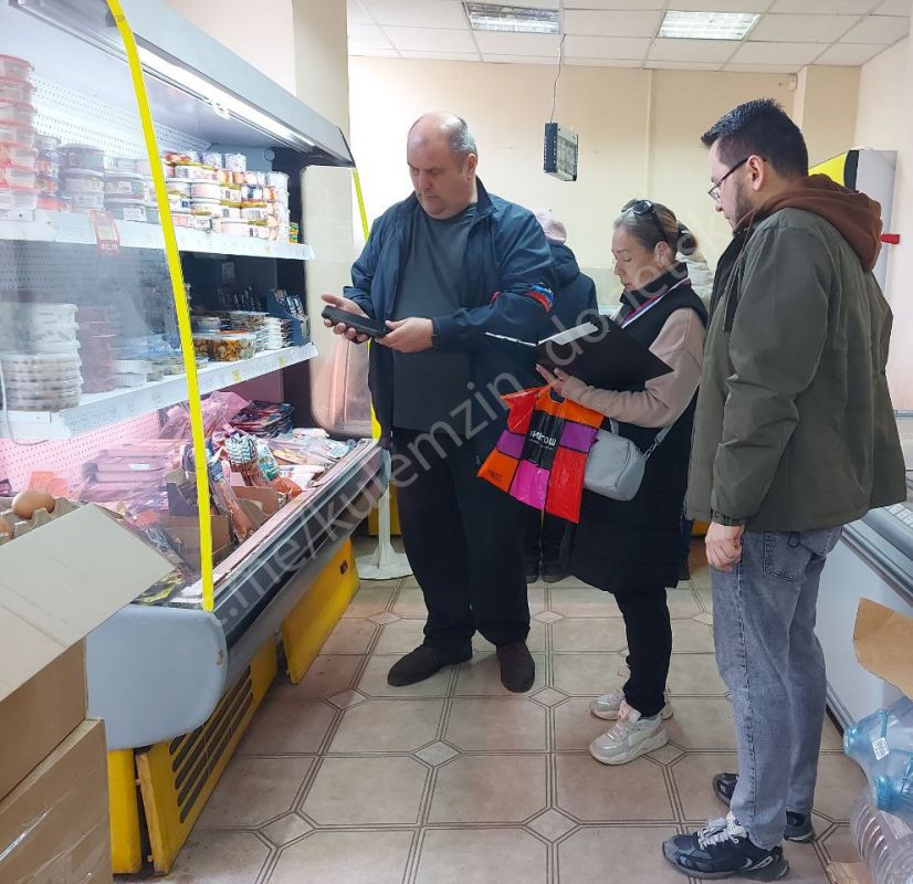 Алексей Кулемзин: Представители Народного контроля совместно с депутатами Донецкого городского совета Алексеем Ковровским и Сергеем Остапенко проверили продуктовые магазины «Авоська» и «Успех» в Куйбышевском районе