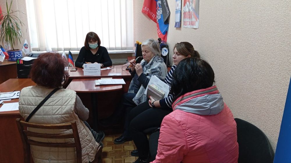Елена Синецкая: Сегодня, 13 марта, провела приём граждан в общественной приёмной Всероссийской политической партии «Единая Россия» Калининского внутригородского района города Донецка