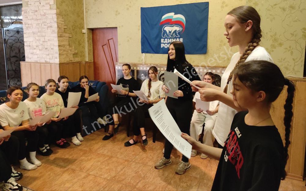 Сегодня во Дворце культуры «Заперевальный» состоялся душевный поэтический вечер «Огонь свечи», организованный в рамках проекта «Мир возможностей» партии «Единая Россия»