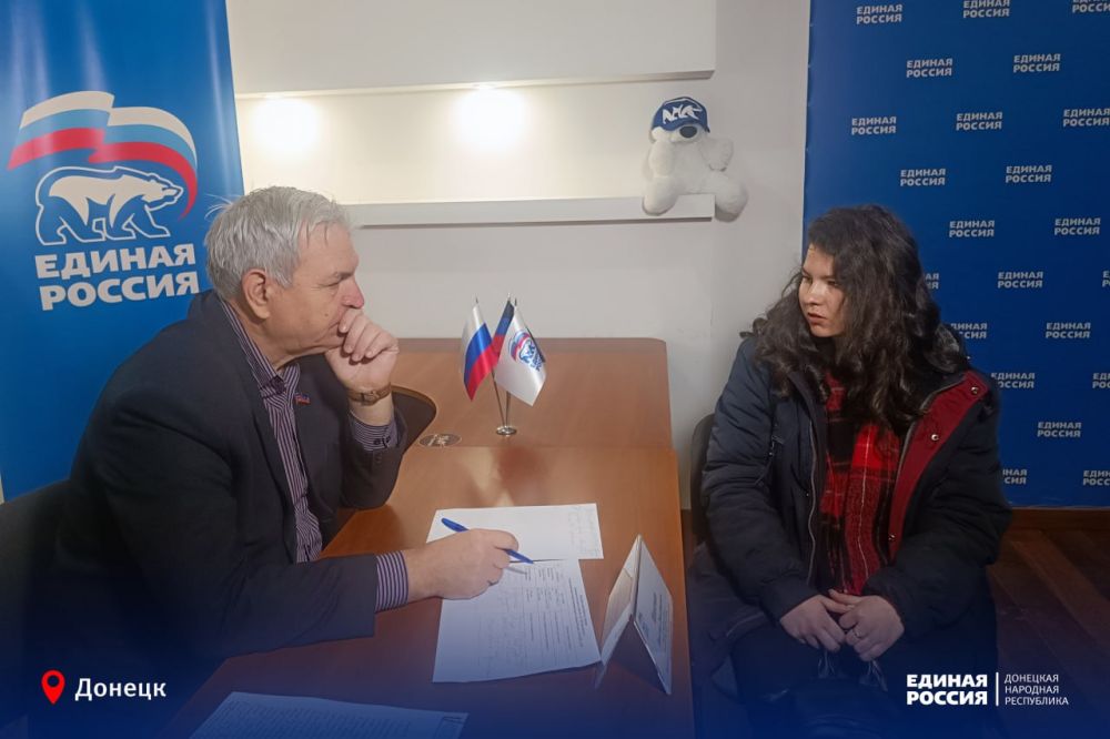 Помочь будущим врачам. В региональной общественной приёмной Единой России прошёл приём депутата Народного Совета ДНР, председателя Комитета по здравоохранению, охране материнства и детства Виктора Ищенко
