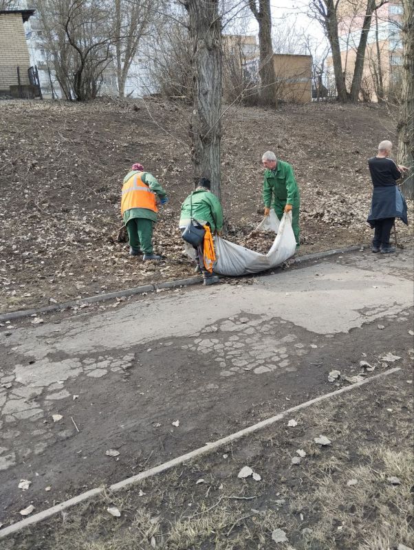 Юрий Будрин: Сегодня, 13.03.2025, в рамках проекта «Городская среда», реализуемого Всероссийской политической партией Единая Россиясотрудники Управления эксплуатации жилого фонда ООО "Текстильщик -2015", МУП АГД "Кировский...