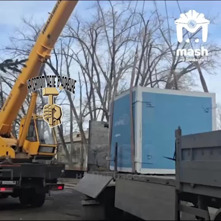 Наконец-то еще четыре новых укрытия появилось возле остановок и поликлиник в Горловке!