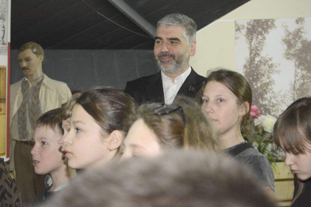 Алексей Дорофеев: Сегодня организовал посещение Музея Великой Отечественной войны для учащихся 5-го класса донецкой школы № 31. Ребята с интересом слушали лектора, с особенным волнением рассматривали экспозицию, посвященную...