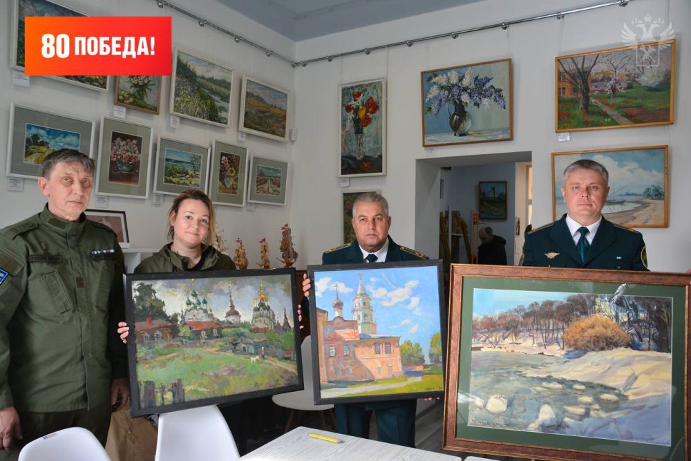 ФТС совместно с добровольческим проектом «Русский Донбасс» передали картины в дар музеям Донбасса и Новороссии