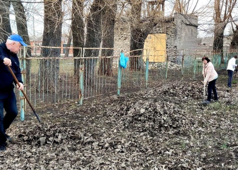 Иван Адамец: Работники образования Куйбышевского района присоединились к субботнику, вдохновленные духом единства и стремлением изменить окружающий мир к лучшему