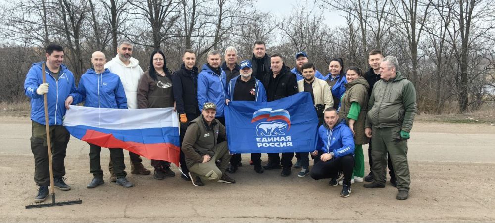 Депутаты Народного Совета ДНР приняли участие в субботнике