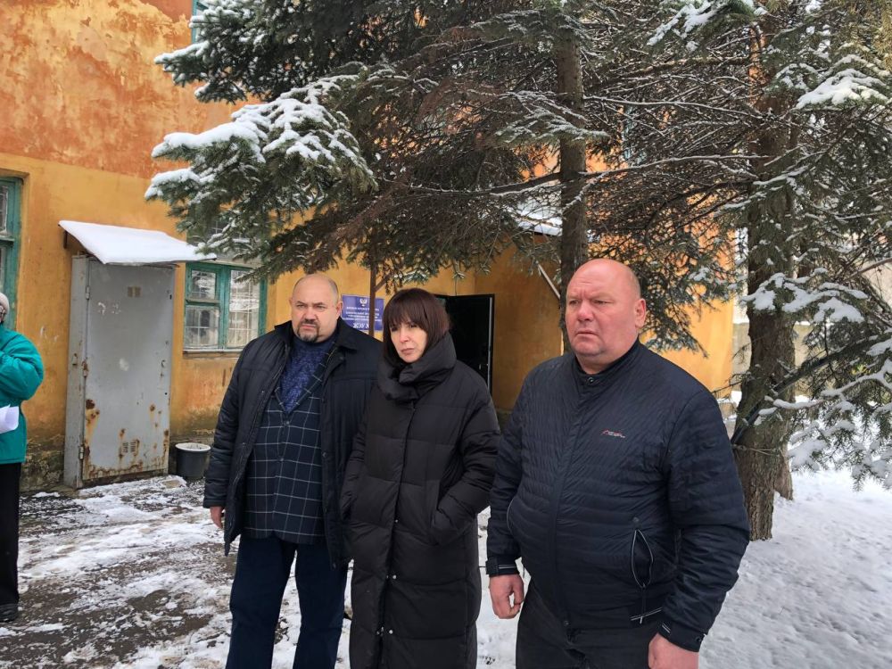 "Встреча во дворах". Сегодня, 19 марта, руководитель Управы Калининского внутригородского района городского округа Донецк Елена Синецкая провела встречу с населением на подведомственной территории по адресу проспект Мира, д....