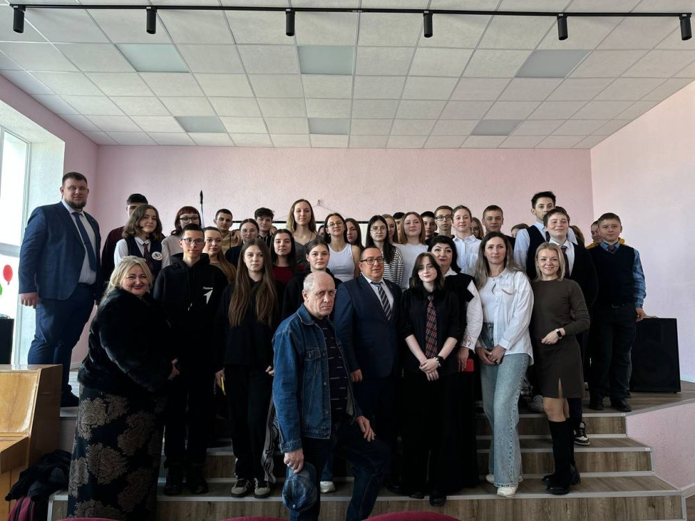 Андрей Крамар: Выступил с лекцией приуроченной ко 80-летию Парада Победы для школьников из Всероссийского организации «Движение Первых» из города Докучаевск