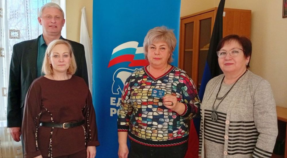 Наталья Бегуненко: В Петровском районе г. Донецка продолжается вручение партийных билетов новым партийцам «ЕДИНОЙ РОССИИ»