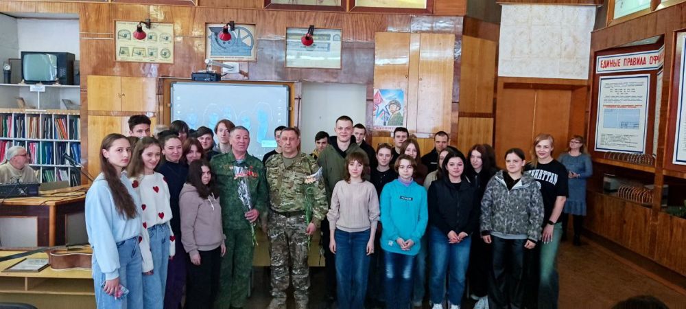 Юрий Будрин: Сегодня, 20.03.2025 года, в ГБПОУ «Донецкий техникум отраслевых технологий им. Е.Т. Абакумова» рамках реализации направления #ГосСтарт #Диалог прошло мероприятие «Героями не рождаются – Героями становятся»