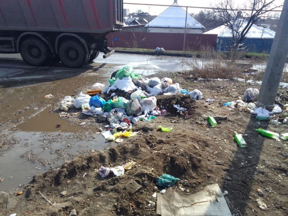 Елена Синецкая: Силами ГУП ДНР «ДОНСНАБКОМПЛЕКТ» выполнены работы по вывозу стихийных накоплений твердых коммунальных отходов и крупногабаритного мусора в объеме 27 м3 по адресам: