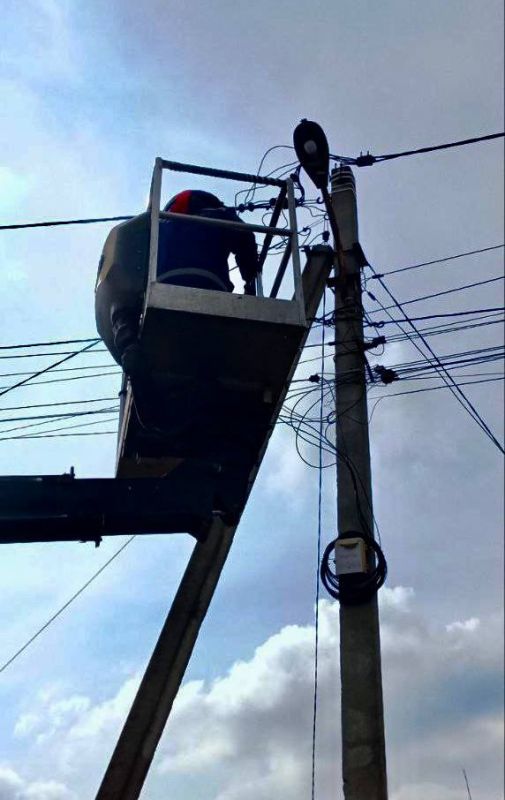 Михаил Меренков: Сегодня Буденновским участком МУП АГД «Донецкгорсвет» сегодня выполнялись работы по замене светодиодных ламп, кабельных головок, зарядки, устранению короткого замыкания, монтажу кабеля, светильников по...