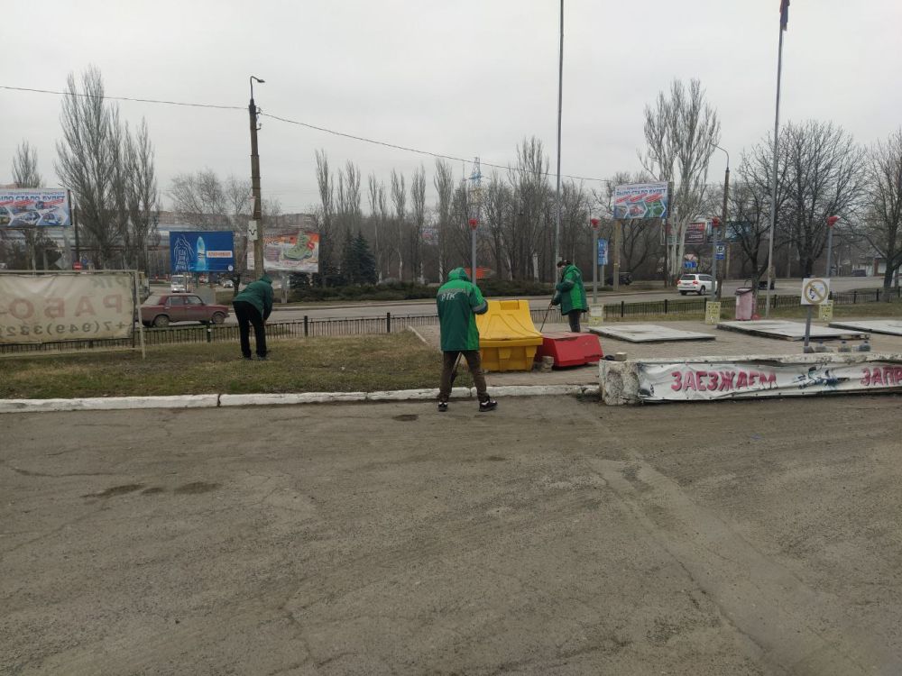 Юрий Будрин: Сегодня, 20.03.2025, в рамках проекта «Городская среда», реализуемого Всероссийской политической партией Единая Россия сотрудники ГУП ДНР "РТК" и МУП АГОД ДНР «Дорожное Ремонтно-Строительное управление»...