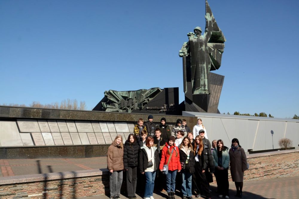 Для школьников Ясиноватой организована экскурсия в музей Великой Отечественной войны