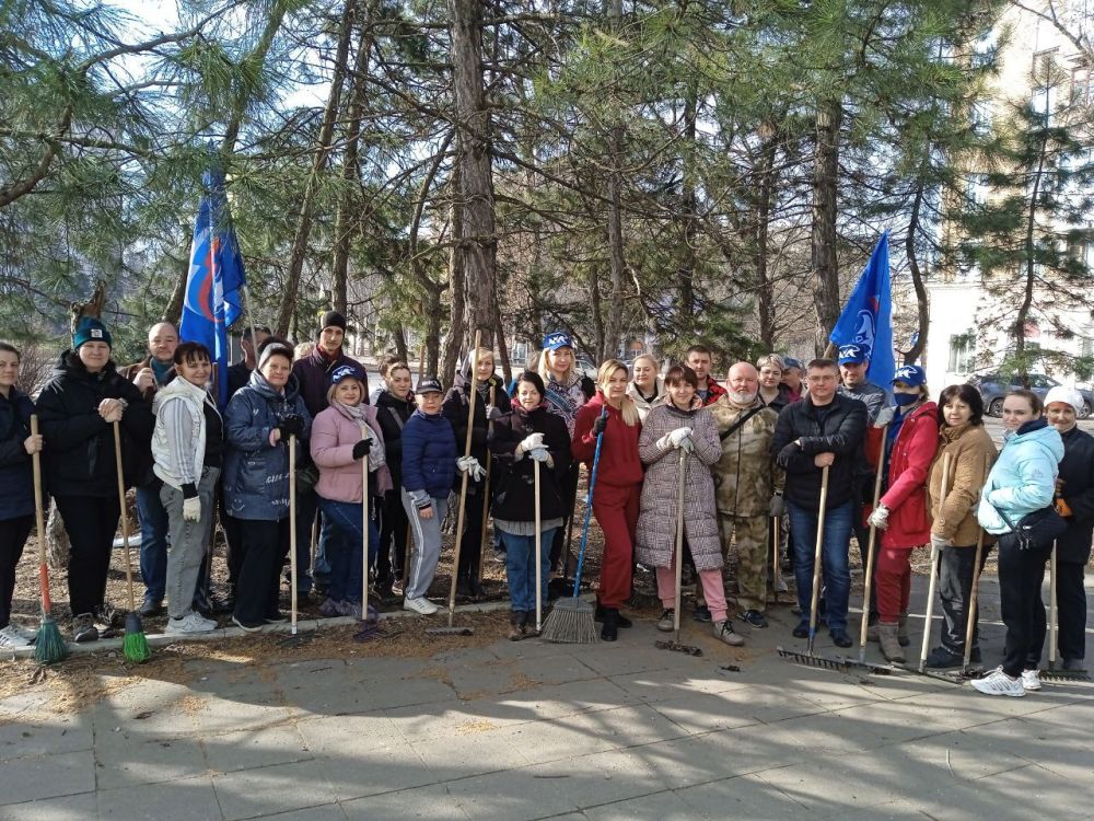 Елена Синецкая: Сегодня, 22 марта, в рамках проведения общегородского субботника по благоустройству и наведению санитарного порядка, сотрудники Управы Калининского внутригородского района провели субботник в сквере возле...