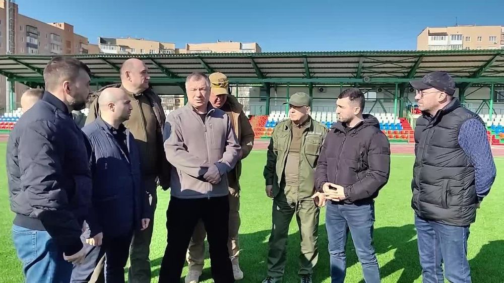 Денис Пушилин: С заместителем Председателя Правительства РФ Маратом Хуснуллиным сверили планы восстановления жилого фонда и дорожного строительства, проработали вопросы реализации в Республике нацпроекта «Инфраструктура для...