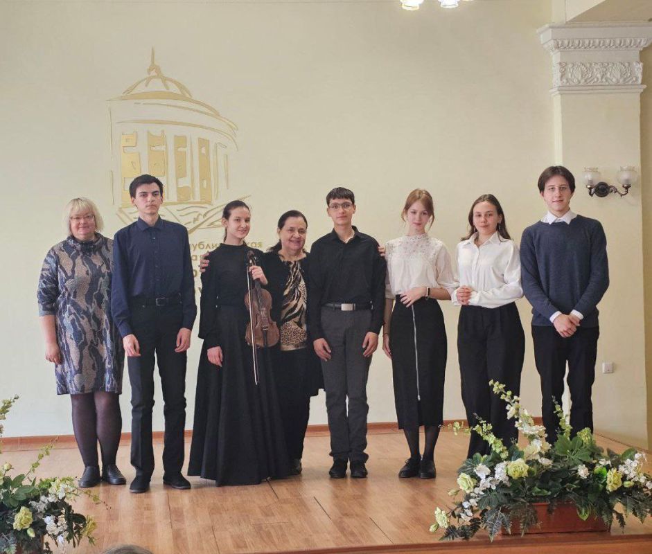 Валентин Левченко: Сотрудниками территориального центра Киевского района было организовано выездное мероприятие для подопечных граждан "серебряного" возраста в республиканскую универсальную научную библиотеку имени Н.К