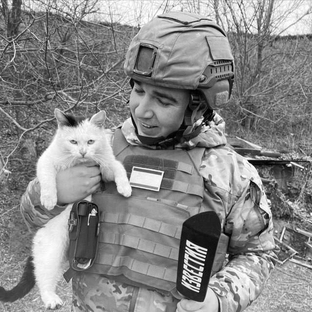 ПО УТОЧНЕННЫМ ДАННЫМ. Шесть человек погибли сегодня от артобстрела Кременной со стороны боевиков ВСУ В их числе — три сотрудника федеральных СМИ, работавших на территории ЛНР: корреспондент «Известий» Александр Федорчак...