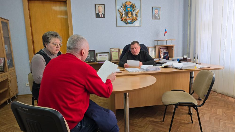 В понедельник, 24 марта, руководитель Управы Куйбышевского внутригородского района Администрации городского округа Донецк Иван Адамец провёл прием граждан