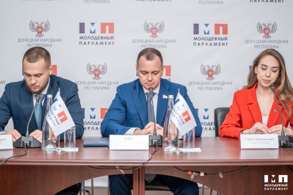 В Донецке состоялся брифинг, посвященный старту Конкурса в IV созыв Молодежного Парламента ДНР