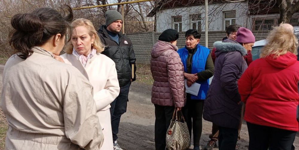 Наталья Бегуненко: Сегодня, 25 марта, организован комиссионный выезд в составе руководства Управы Петровского внутригородского района Администрации городского округа Донецк с представителями правоохранительных органов для...