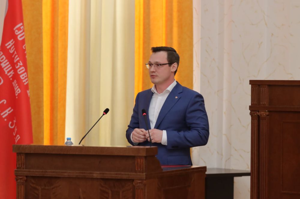 Министр здравоохранения Донецкой Народной Республики Дмитрий Гарцев выступил на «правительственном часе» в Народном Совете ДНР